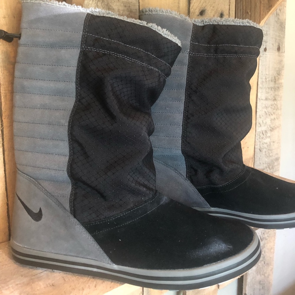NIKE  lined boots